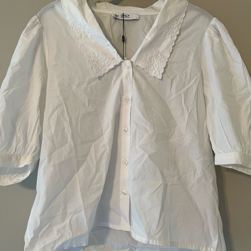 Only White Embroidered Collar Shirt